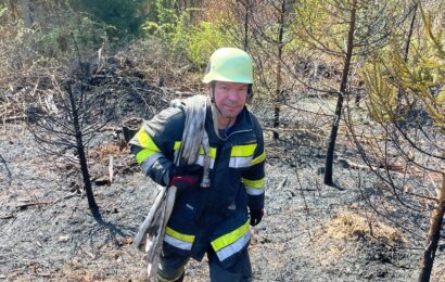 Waldbrand am Weißenegger Berg – Großeinsatz für fünf Feuerwehren
